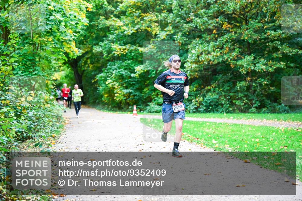 12.10.2025 - Bramfelder Halbmarathon 2025 Dr. Thomas Lammeyer http://msf.ph/oto/9352409 12.10.2025 10:43:34 Laufen 2559 meine-sportfotos.de