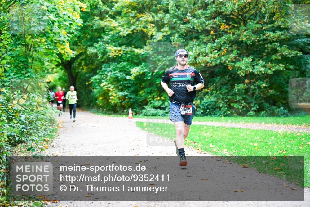 12.10.2025 - Bramfelder Halbmarathon 2025 Dr. Thomas Lammeyer http://msf.ph/oto/9352411 12.10.2025 10:43:35 Laufen 2559 meine-sportfotos.de