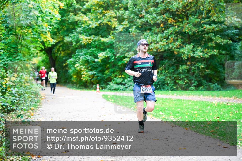 12.10.2025 - Bramfelder Halbmarathon 2025 Dr. Thomas Lammeyer http://msf.ph/oto/9352412 12.10.2025 10:43:35 Laufen 2559 meine-sportfotos.de