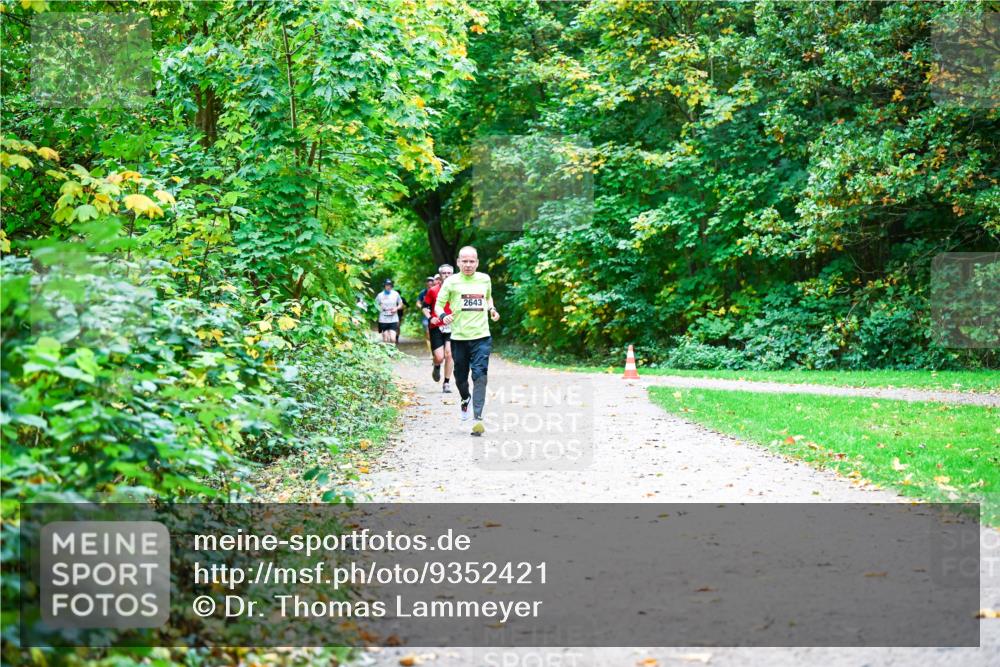 12.10.2025 - Bramfelder Halbmarathon 2025 Dr. Thomas Lammeyer http://msf.ph/oto/9352421 12.10.2025 10:43:38 Laufen 2643 meine-sportfotos.de