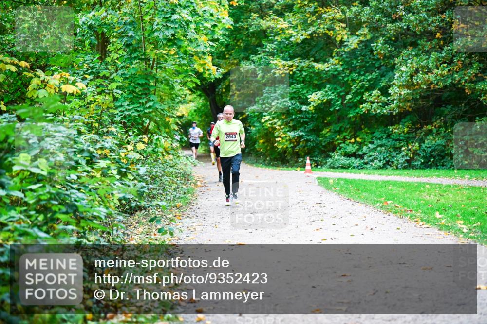 12.10.2025 - Bramfelder Halbmarathon 2025 Dr. Thomas Lammeyer http://msf.ph/oto/9352423 12.10.2025 10:43:39 Laufen 2643 meine-sportfotos.de