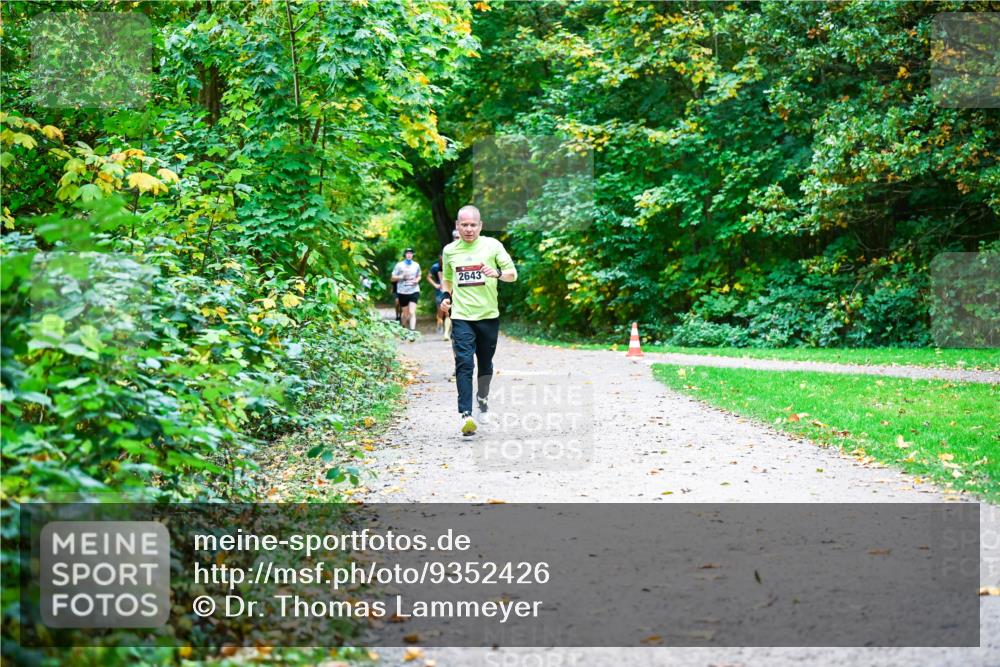 12.10.2025 - Bramfelder Halbmarathon 2025 Dr. Thomas Lammeyer http://msf.ph/oto/9352426 12.10.2025 10:43:39 Laufen 2643 meine-sportfotos.de