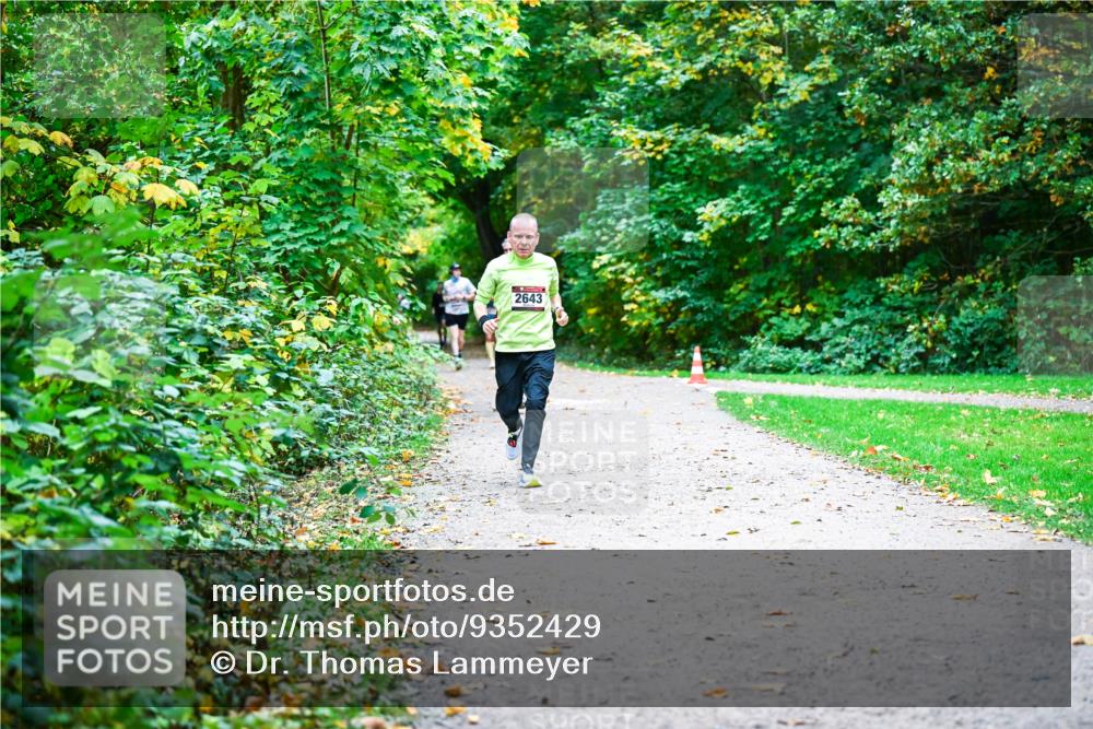 12.10.2025 - Bramfelder Halbmarathon 2025 Dr. Thomas Lammeyer http://msf.ph/oto/9352429 12.10.2025 10:43:39 Laufen 2643 meine-sportfotos.de