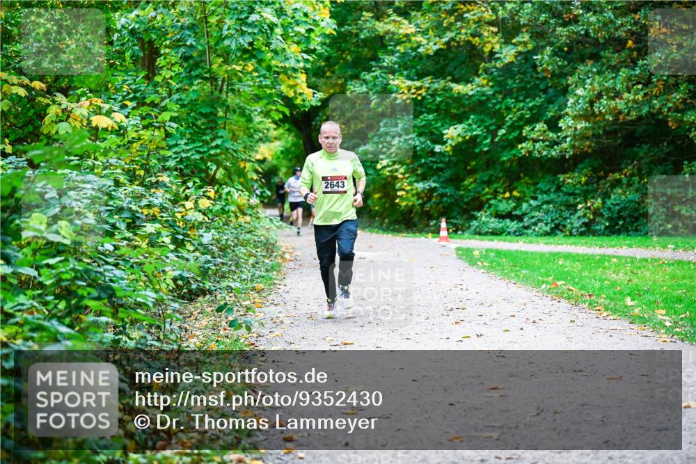12.10.2025 - Bramfelder Halbmarathon 2025 Dr. Thomas Lammeyer http://msf.ph/oto/9352430 12.10.2025 10:43:40 Laufen 2643 meine-sportfotos.de