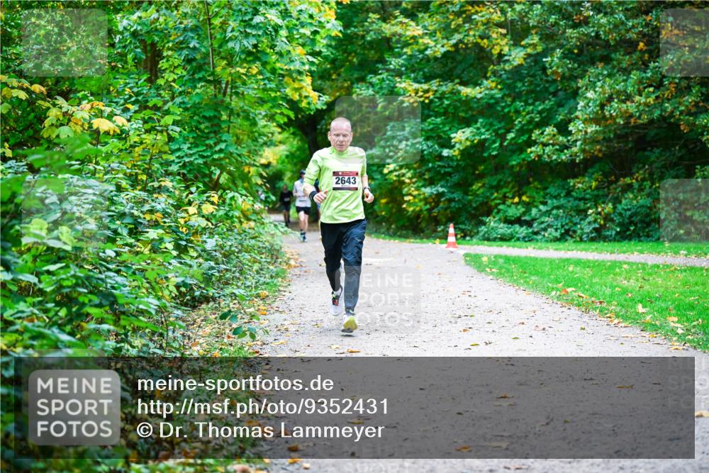 12.10.2025 - Bramfelder Halbmarathon 2025 Dr. Thomas Lammeyer http://msf.ph/oto/9352431 12.10.2025 10:43:40 Laufen 2643 meine-sportfotos.de