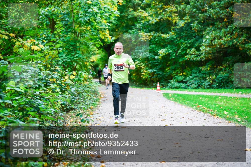 12.10.2025 - Bramfelder Halbmarathon 2025 Dr. Thomas Lammeyer http://msf.ph/oto/9352433 12.10.2025 10:43:40 Laufen 2643 meine-sportfotos.de