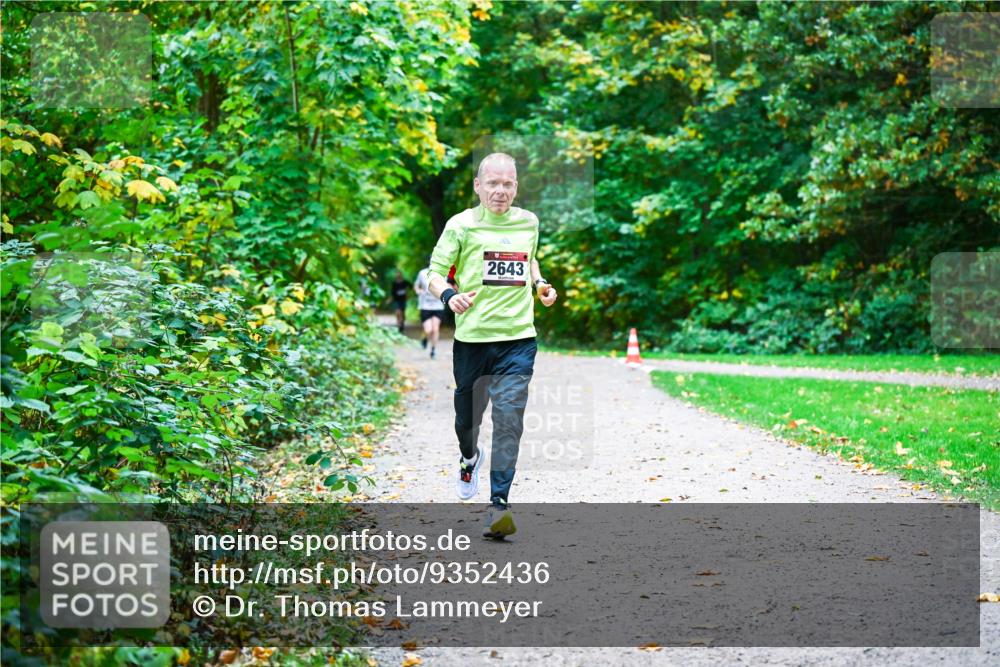 12.10.2025 - Bramfelder Halbmarathon 2025 Dr. Thomas Lammeyer http://msf.ph/oto/9352436 12.10.2025 10:43:41 Laufen 2643 meine-sportfotos.de