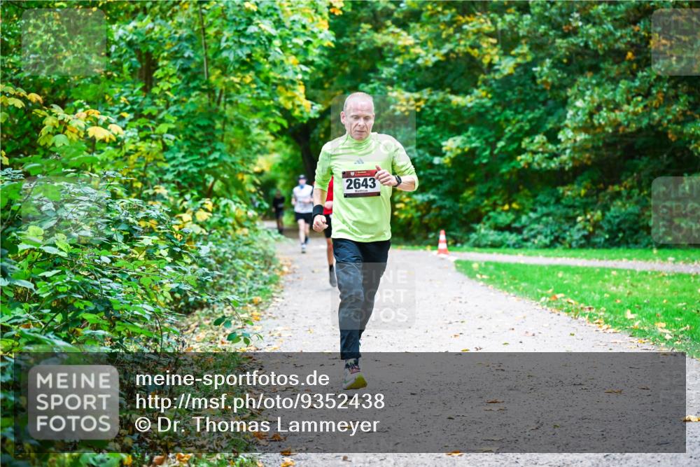 12.10.2025 - Bramfelder Halbmarathon 2025 Dr. Thomas Lammeyer http://msf.ph/oto/9352438 12.10.2025 10:43:41 Laufen 2643 meine-sportfotos.de