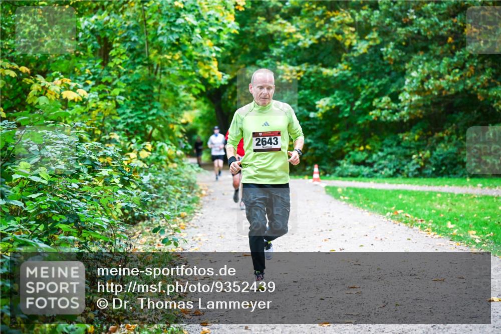 12.10.2025 - Bramfelder Halbmarathon 2025 Dr. Thomas Lammeyer http://msf.ph/oto/9352439 12.10.2025 10:43:41 Laufen 2643 meine-sportfotos.de