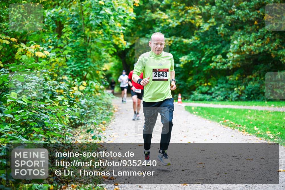 12.10.2025 - Bramfelder Halbmarathon 2025 Dr. Thomas Lammeyer http://msf.ph/oto/9352440 12.10.2025 10:43:41 Laufen 2643 meine-sportfotos.de