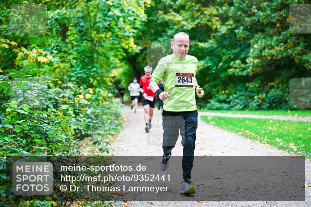 12.10.2025 - Bramfelder Halbmarathon 2025 Dr. Thomas Lammeyer http://msf.ph/oto/9352441 12.10.2025 10:43:41 Laufen 2643 meine-sportfotos.de