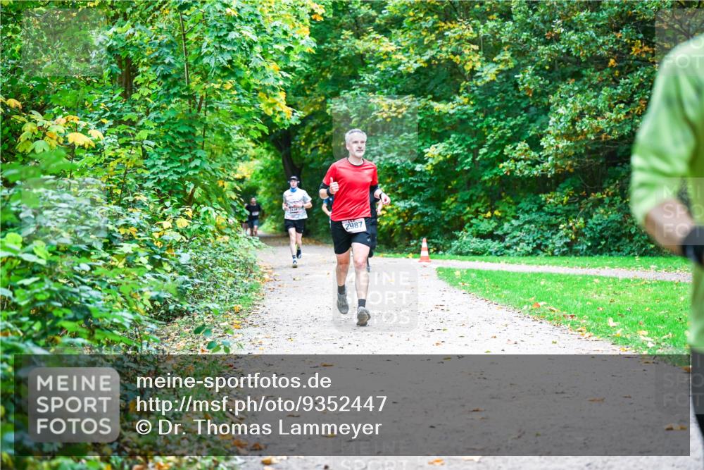 12.10.2025 - Bramfelder Halbmarathon 2025 Dr. Thomas Lammeyer http://msf.ph/oto/9352447 12.10.2025 10:43:42 Laufen 2987 meine-sportfotos.de