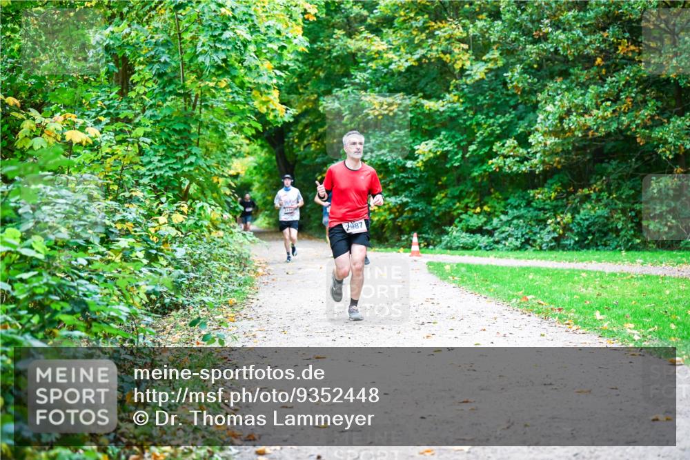 12.10.2025 - Bramfelder Halbmarathon 2025 Dr. Thomas Lammeyer http://msf.ph/oto/9352448 12.10.2025 10:43:43 Laufen 130, 2987 meine-sportfotos.de
