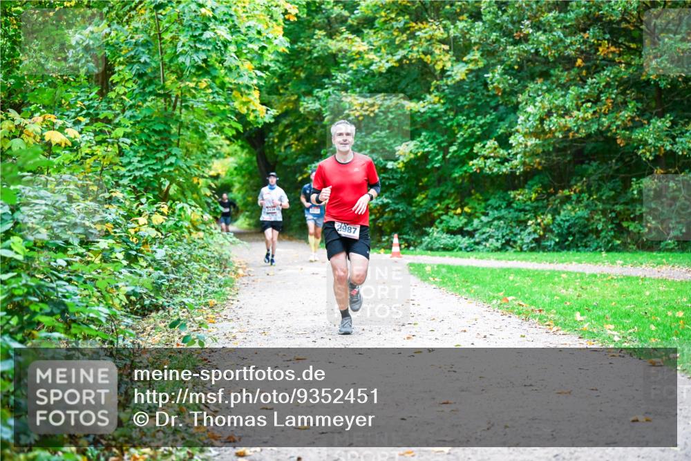 12.10.2025 - Bramfelder Halbmarathon 2025 Dr. Thomas Lammeyer http://msf.ph/oto/9352451 12.10.2025 10:43:43 Laufen 2987 meine-sportfotos.de