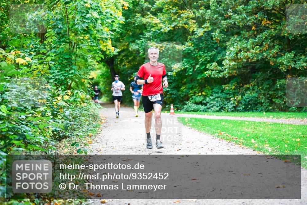 12.10.2025 - Bramfelder Halbmarathon 2025 Dr. Thomas Lammeyer http://msf.ph/oto/9352452 12.10.2025 10:43:43 Laufen 7987 meine-sportfotos.de