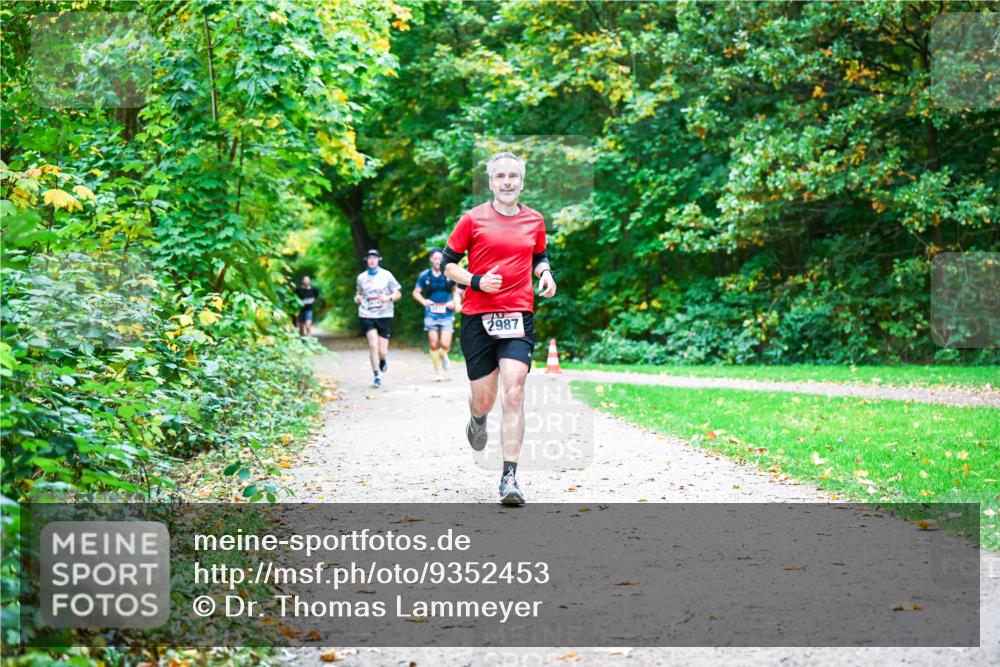 12.10.2025 - Bramfelder Halbmarathon 2025 Dr. Thomas Lammeyer http://msf.ph/oto/9352453 12.10.2025 10:43:43 Laufen 987 meine-sportfotos.de