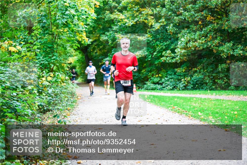 12.10.2025 - Bramfelder Halbmarathon 2025 Dr. Thomas Lammeyer http://msf.ph/oto/9352454 12.10.2025 10:43:43 Laufen 2987 meine-sportfotos.de
