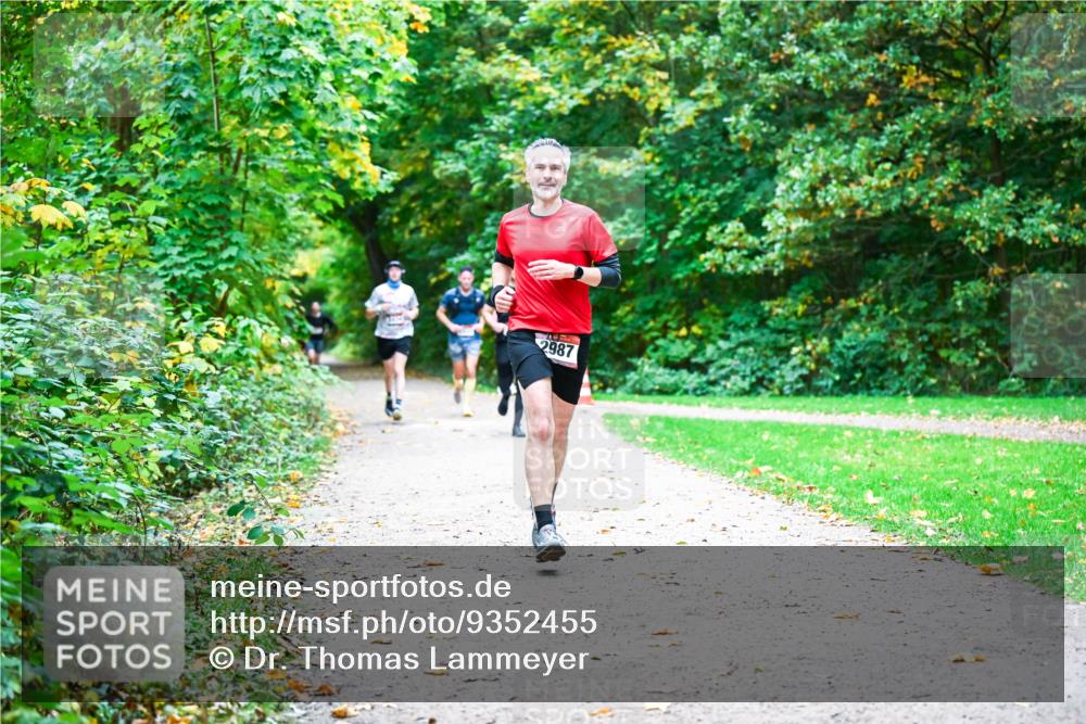 12.10.2025 - Bramfelder Halbmarathon 2025 Dr. Thomas Lammeyer http://msf.ph/oto/9352455 12.10.2025 10:43:43 Laufen 2987 meine-sportfotos.de