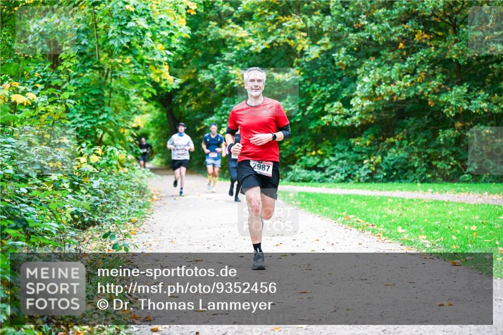 12.10.2025 - Bramfelder Halbmarathon 2025 Dr. Thomas Lammeyer http://msf.ph/oto/9352456 12.10.2025 10:43:44 Laufen 2987 meine-sportfotos.de