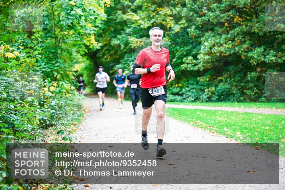 12.10.2025 - Bramfelder Halbmarathon 2025 Dr. Thomas Lammeyer http://msf.ph/oto/9352458 12.10.2025 10:43:44 Laufen 2987 meine-sportfotos.de