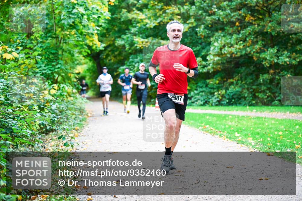 12.10.2025 - Bramfelder Halbmarathon 2025 Dr. Thomas Lammeyer http://msf.ph/oto/9352460 12.10.2025 10:43:44 Laufen 2987 meine-sportfotos.de