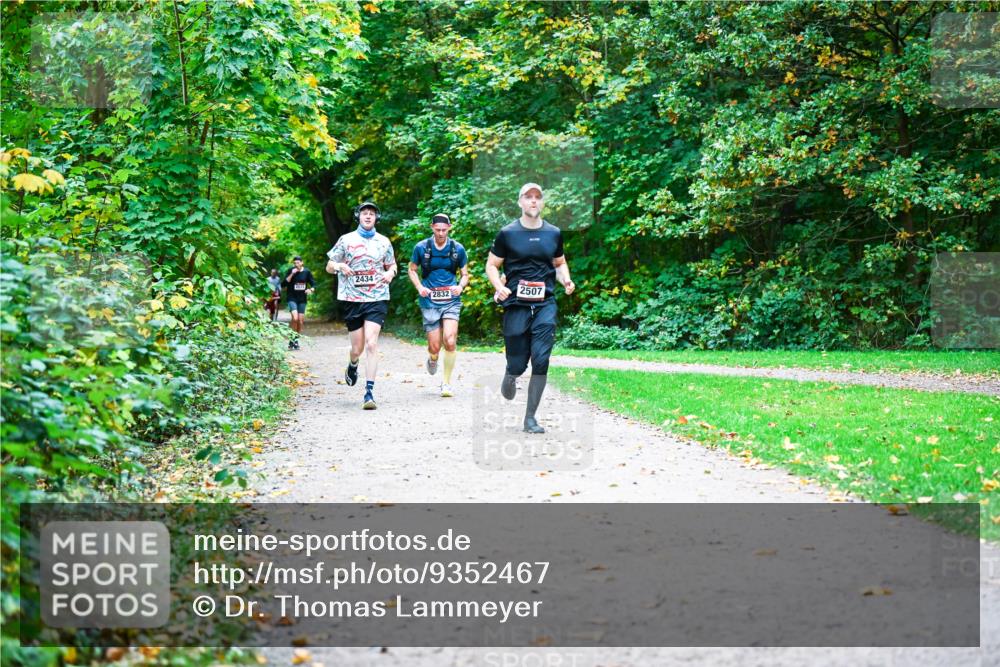 12.10.2025 - Bramfelder Halbmarathon 2025 Dr. Thomas Lammeyer http://msf.ph/oto/9352467 12.10.2025 10:43:46 Laufen  meine-sportfotos.de
