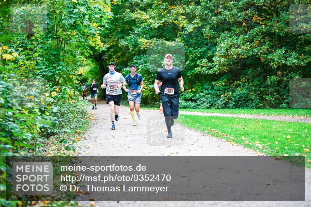 12.10.2025 - Bramfelder Halbmarathon 2025 Dr. Thomas Lammeyer http://msf.ph/oto/9352470 12.10.2025 10:43:46 Laufen 2573, 2507, 2434, 2832 meine-sportfotos.de