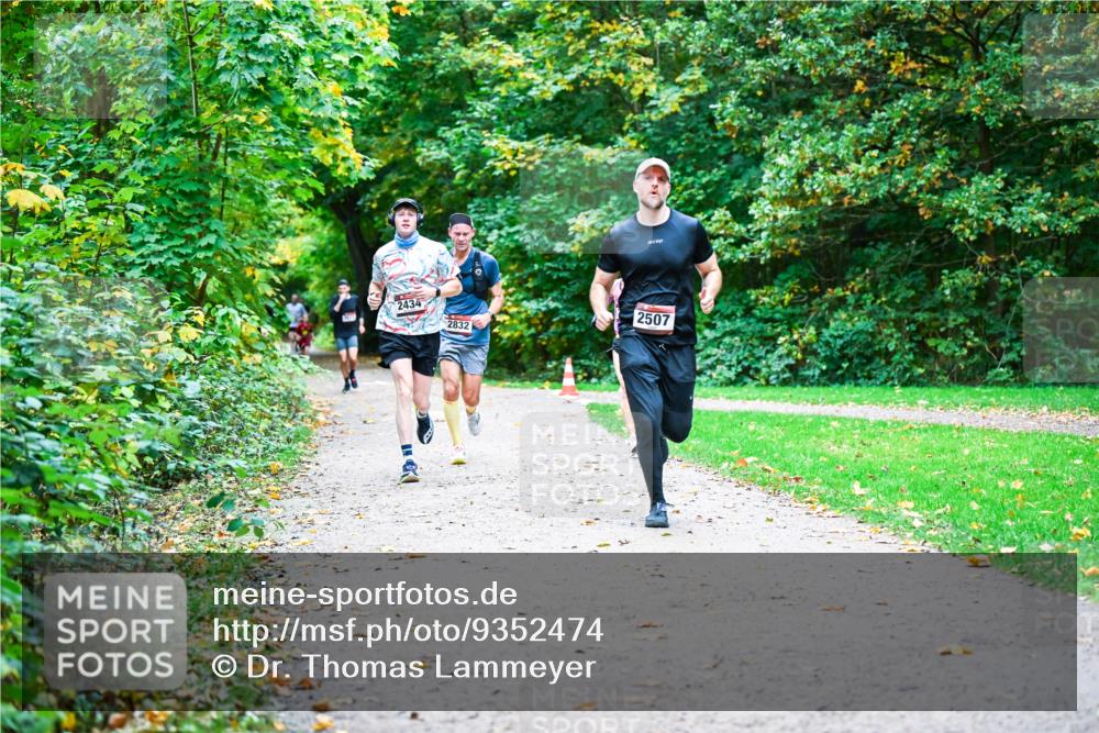 12.10.2025 - Bramfelder Halbmarathon 2025 Dr. Thomas Lammeyer http://msf.ph/oto/9352474 12.10.2025 10:43:47 Laufen 2434, 2832, 2507 meine-sportfotos.de
