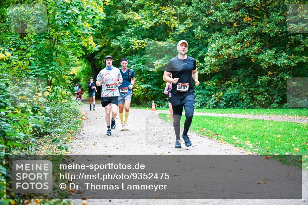12.10.2025 - Bramfelder Halbmarathon 2025 Dr. Thomas Lammeyer http://msf.ph/oto/9352475 12.10.2025 10:43:47 Laufen 2434, 2832, 2507 meine-sportfotos.de