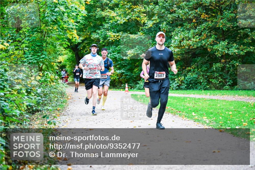 12.10.2025 - Bramfelder Halbmarathon 2025 Dr. Thomas Lammeyer http://msf.ph/oto/9352477 12.10.2025 10:43:47 Laufen 2434, 2832, 2507 meine-sportfotos.de