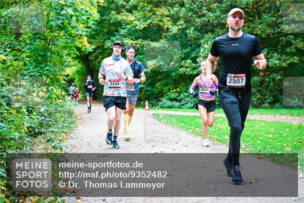 12.10.2025 - Bramfelder Halbmarathon 2025 Dr. Thomas Lammeyer http://msf.ph/oto/9352482 12.10.2025 10:43:48 Laufen 2507, 2434, 2832, 2641 meine-sportfotos.de