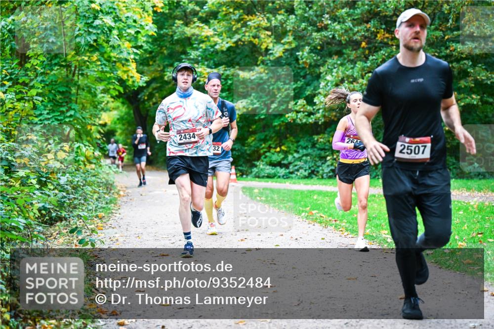 12.10.2025 - Bramfelder Halbmarathon 2025 Dr. Thomas Lammeyer http://msf.ph/oto/9352484 12.10.2025 10:43:48 Laufen 2434, 32, 1264, 2507 meine-sportfotos.de