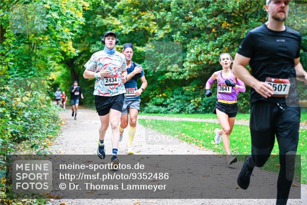 12.10.2025 - Bramfelder Halbmarathon 2025 Dr. Thomas Lammeyer http://msf.ph/oto/9352486 12.10.2025 10:43:49 Laufen 2434, 2832, 2641, 507 meine-sportfotos.de