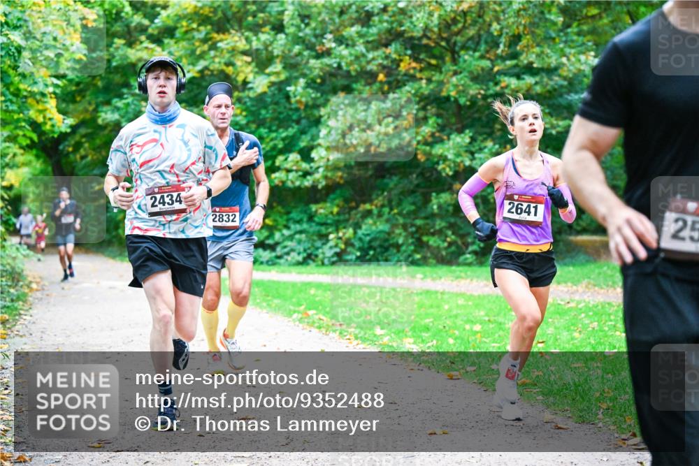 12.10.2025 - Bramfelder Halbmarathon 2025 Dr. Thomas Lammeyer http://msf.ph/oto/9352488 12.10.2025 10:43:49 Laufen 2434, 2832, 2641, 2, 25 meine-sportfotos.de