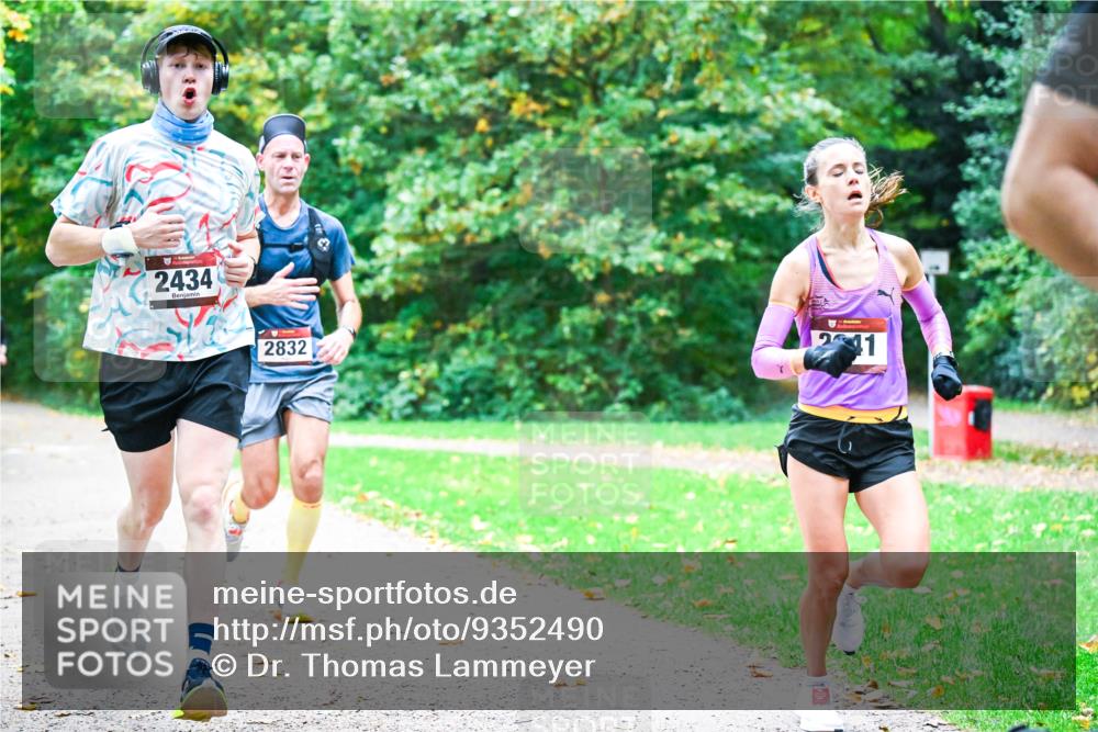 12.10.2025 - Bramfelder Halbmarathon 2025 Dr. Thomas Lammeyer http://msf.ph/oto/9352490 12.10.2025 10:43:49 Laufen 2434, 2832, 211 meine-sportfotos.de