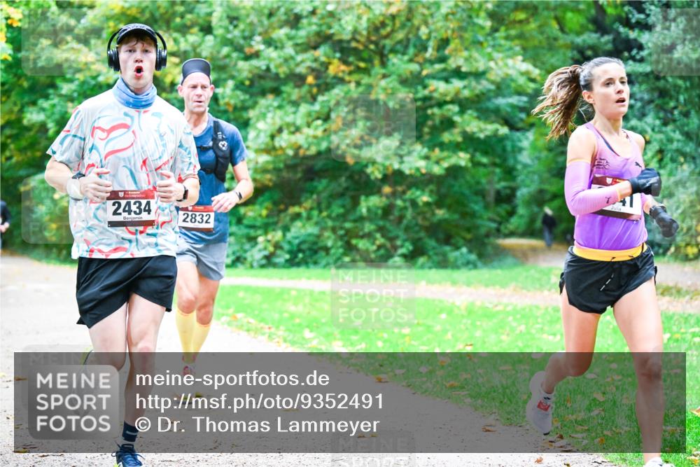 12.10.2025 - Bramfelder Halbmarathon 2025 Dr. Thomas Lammeyer http://msf.ph/oto/9352491 12.10.2025 10:43:50 Laufen 3, 2434, 2832 meine-sportfotos.de