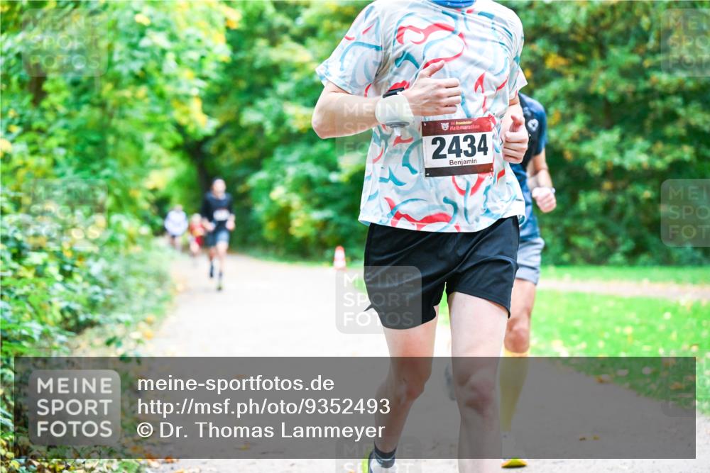 12.10.2025 - Bramfelder Halbmarathon 2025 Dr. Thomas Lammeyer http://msf.ph/oto/9352493 12.10.2025 10:43:50 Laufen 34, 2434 meine-sportfotos.de