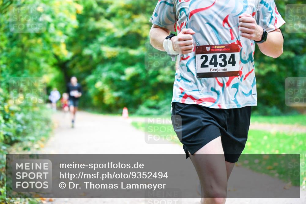 12.10.2025 - Bramfelder Halbmarathon 2025 Dr. Thomas Lammeyer http://msf.ph/oto/9352494 12.10.2025 10:43:50 Laufen 34, 2434 meine-sportfotos.de
