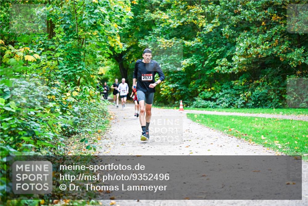 12.10.2025 - Bramfelder Halbmarathon 2025 Dr. Thomas Lammeyer http://msf.ph/oto/9352496 12.10.2025 10:43:53 Laufen 2573 meine-sportfotos.de