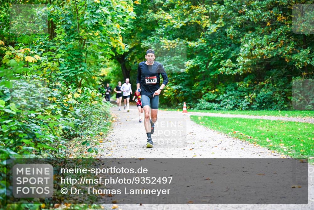 12.10.2025 - Bramfelder Halbmarathon 2025 Dr. Thomas Lammeyer http://msf.ph/oto/9352497 12.10.2025 10:43:54 Laufen 2573 meine-sportfotos.de