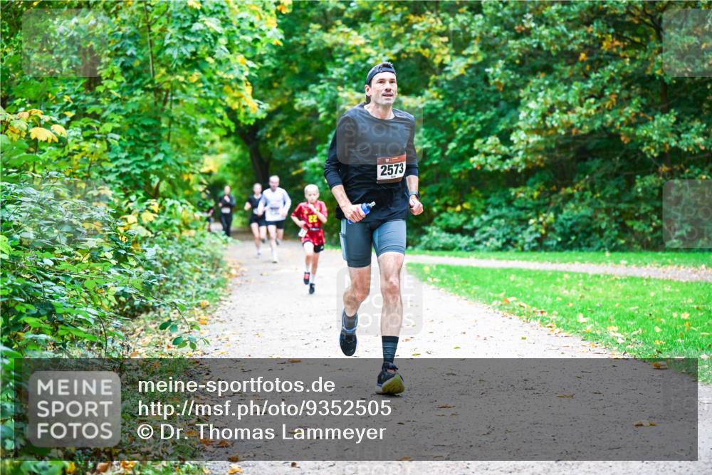 12.10.2025 - Bramfelder Halbmarathon 2025 Dr. Thomas Lammeyer http://msf.ph/oto/9352505 12.10.2025 10:43:55 Laufen 2573 meine-sportfotos.de