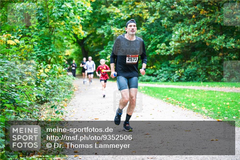 12.10.2025 - Bramfelder Halbmarathon 2025 Dr. Thomas Lammeyer http://msf.ph/oto/9352506 12.10.2025 10:43:55 Laufen 2573 meine-sportfotos.de