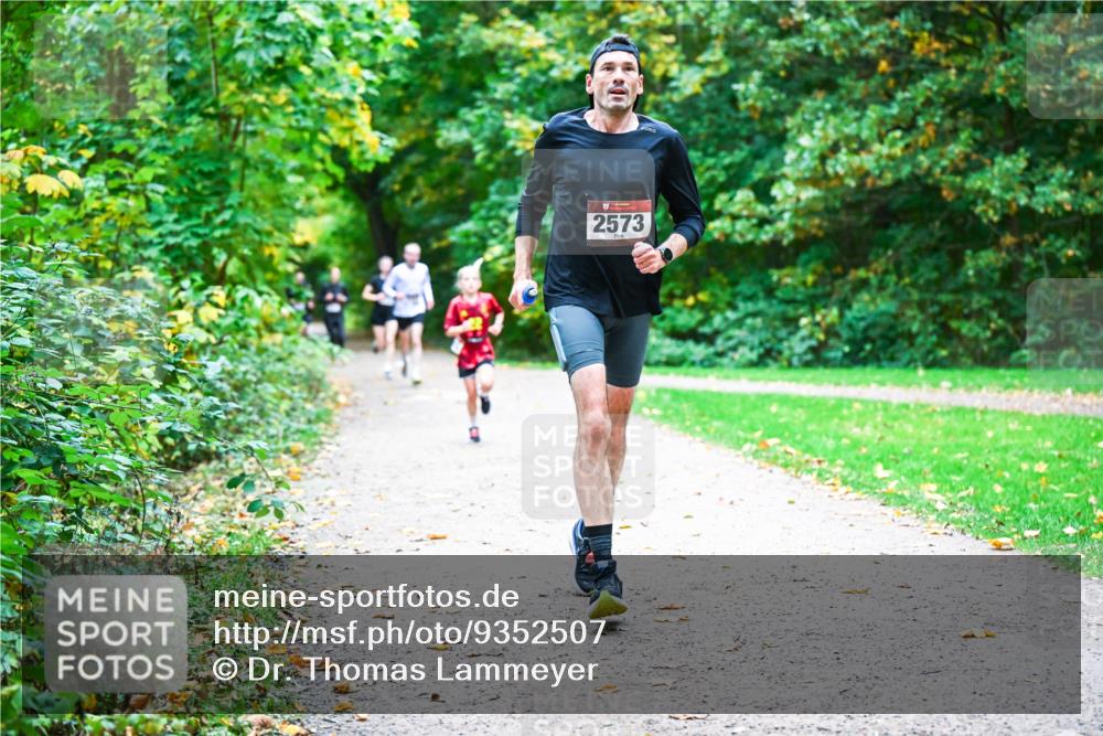 12.10.2025 - Bramfelder Halbmarathon 2025 Dr. Thomas Lammeyer http://msf.ph/oto/9352507 12.10.2025 10:43:55 Laufen 2573 meine-sportfotos.de