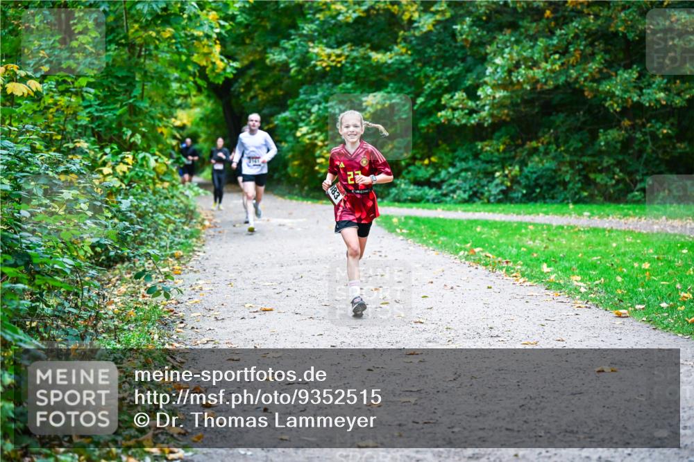 12.10.2025 - Bramfelder Halbmarathon 2025 Dr. Thomas Lammeyer http://msf.ph/oto/9352515 12.10.2025 10:43:57 Laufen 22, 183 meine-sportfotos.de