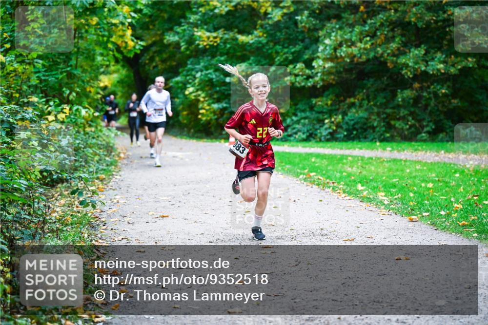12.10.2025 - Bramfelder Halbmarathon 2025 Dr. Thomas Lammeyer http://msf.ph/oto/9352518 12.10.2025 10:43:57 Laufen 083 meine-sportfotos.de
