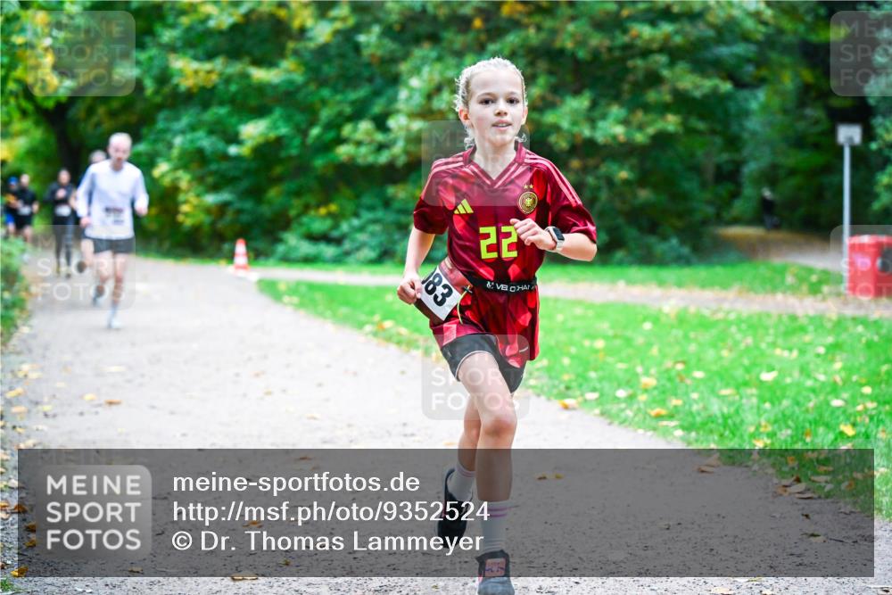 12.10.2025 - Bramfelder Halbmarathon 2025 Dr. Thomas Lammeyer http://msf.ph/oto/9352524 12.10.2025 10:43:58 Laufen 22, 183 meine-sportfotos.de