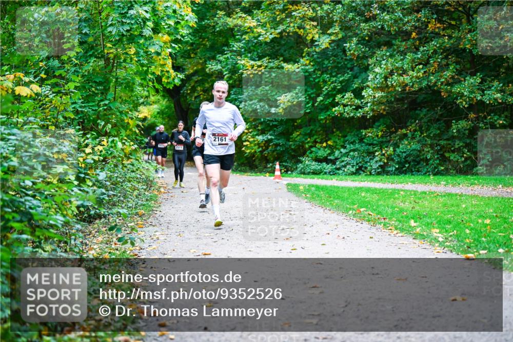 12.10.2025 - Bramfelder Halbmarathon 2025 Dr. Thomas Lammeyer http://msf.ph/oto/9352526 12.10.2025 10:43:59 Laufen 2511, 2161 meine-sportfotos.de