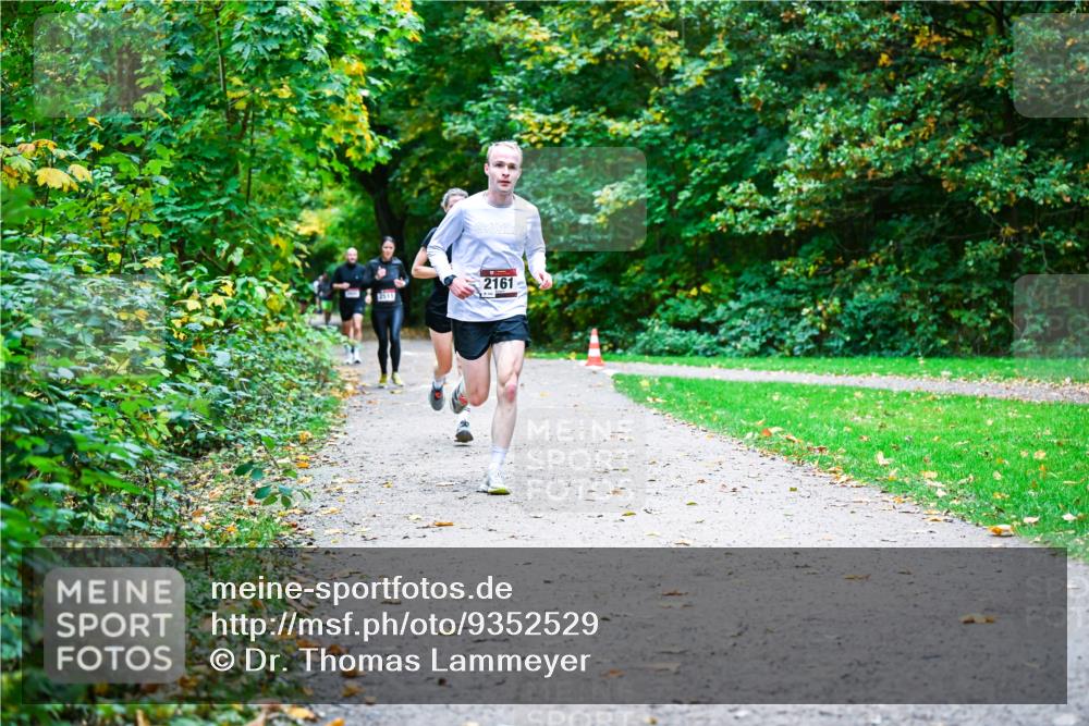 12.10.2025 - Bramfelder Halbmarathon 2025 Dr. Thomas Lammeyer http://msf.ph/oto/9352529 12.10.2025 10:43:59 Laufen 511, 2161 meine-sportfotos.de