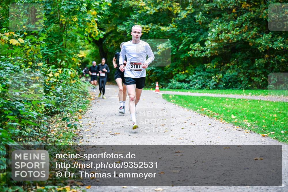 12.10.2025 - Bramfelder Halbmarathon 2025 Dr. Thomas Lammeyer http://msf.ph/oto/9352531 12.10.2025 10:44:00 Laufen 2161 meine-sportfotos.de
