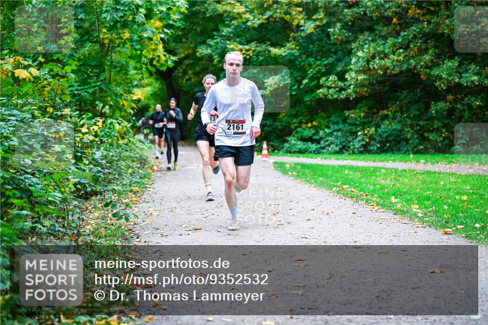 12.10.2025 - Bramfelder Halbmarathon 2025 Dr. Thomas Lammeyer http://msf.ph/oto/9352532 12.10.2025 10:44:00 Laufen 2161, 8143 meine-sportfotos.de